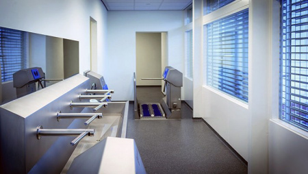 ��������� Dyson Airblade Wash+Dry WD 06 � ���������� ������, ������������, � �������� ��� ���