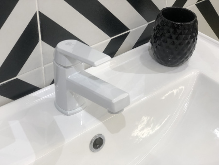 ��������� Orange One Life P02-021w ��� ��������