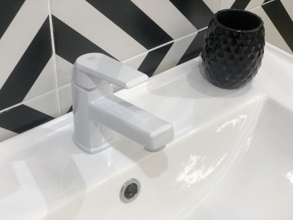 ��������� Orange One Life P02-021w ��� ��������