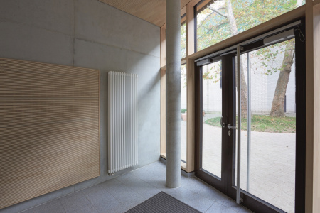 �������� �������� ������������ Zehnder Charleston 3180/10 1270 RAL 9016 3-� ���������, ����������� ������� 3/4